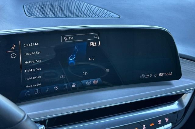 2024 Cadillac LYRIQ Luxury 1