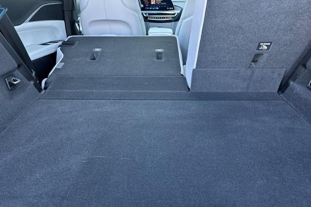 2024 Cadillac LYRIQ Luxury 1