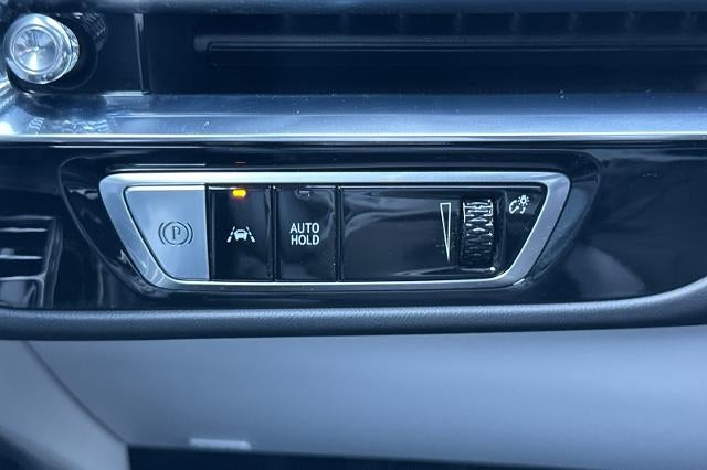 2024 Cadillac LYRIQ Sport 2