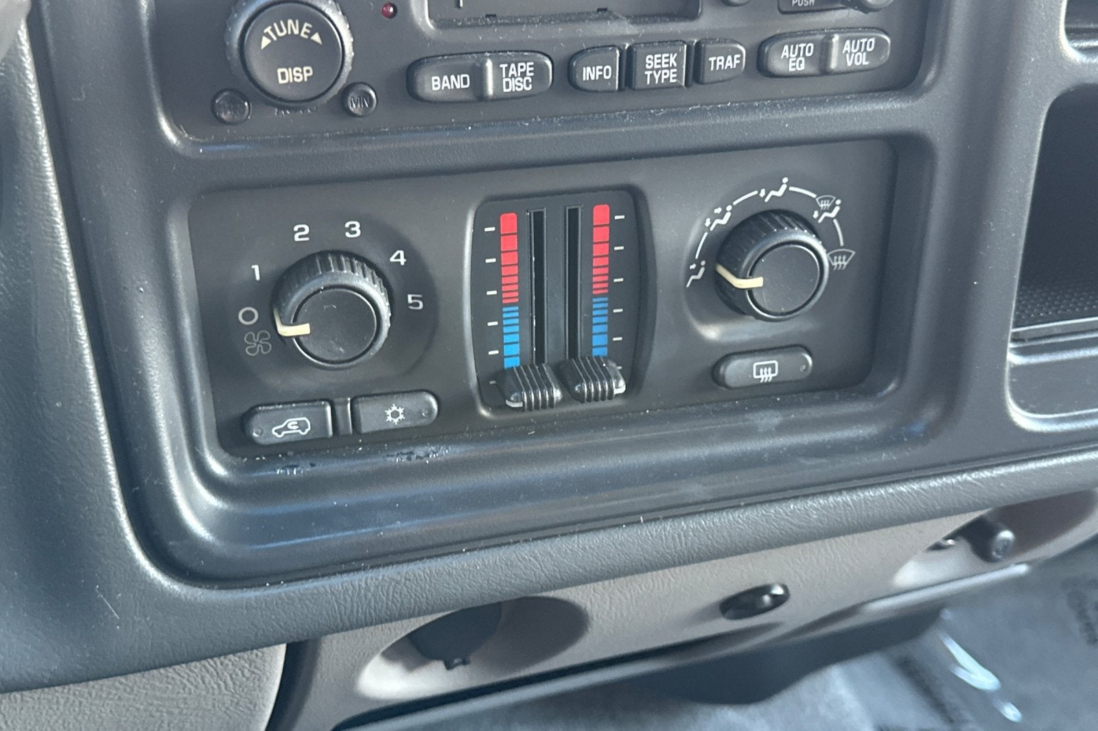 2003 Chevrolet Suburban LS