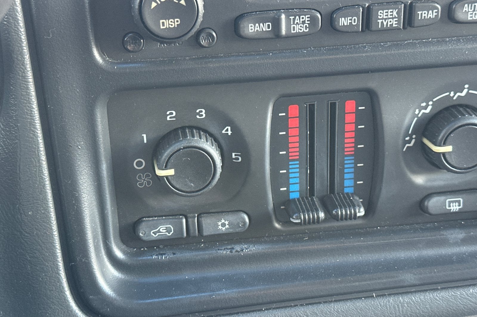 2003 Chevrolet Suburban LS