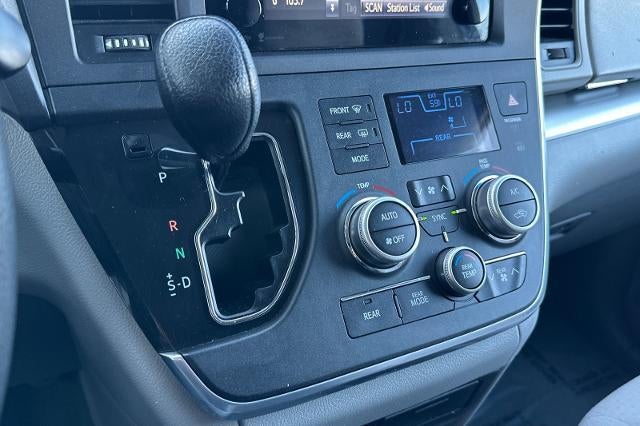 2015 Toyota Sienna LE AAS