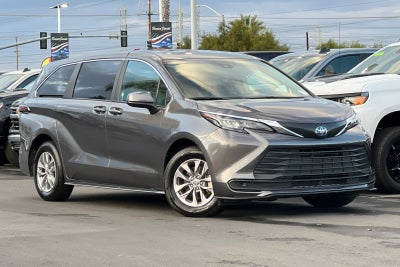 2025 Toyota Sienna LE