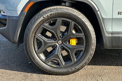 2023 RIVIAN R1S Adventure