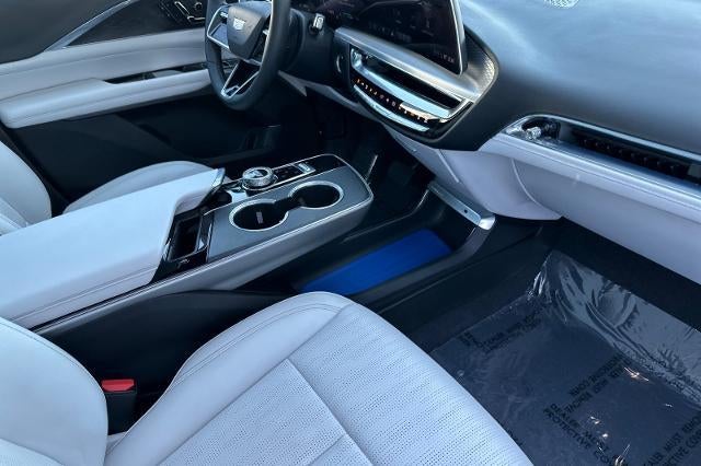 2024 Cadillac LYRIQ Luxury 1