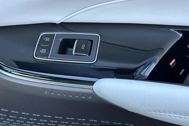 2024 Cadillac LYRIQ Luxury 1