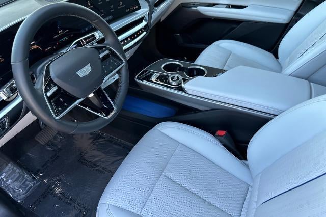 2024 Cadillac LYRIQ Luxury 1