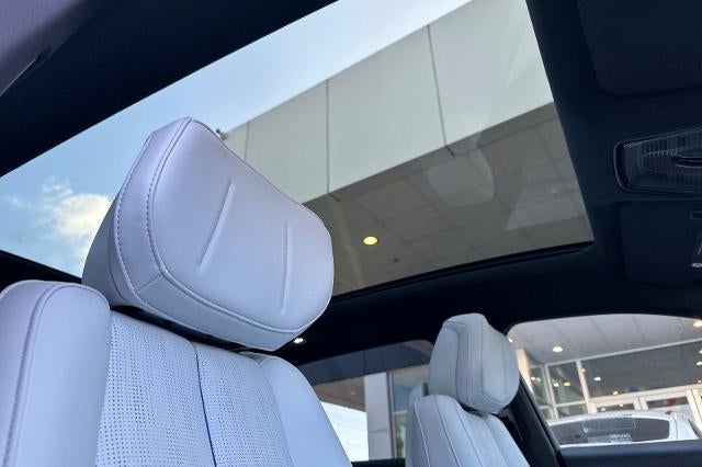 2024 Cadillac LYRIQ Luxury 1