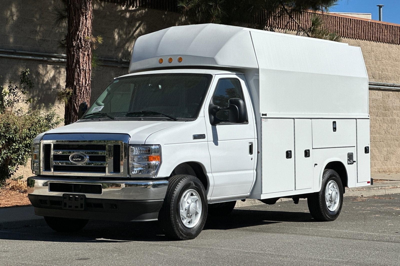 2025 Ford E-350SD Base Cutaway