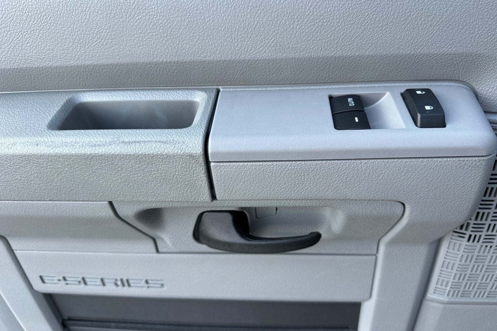 2025 Ford E-350SD Base Cutaway