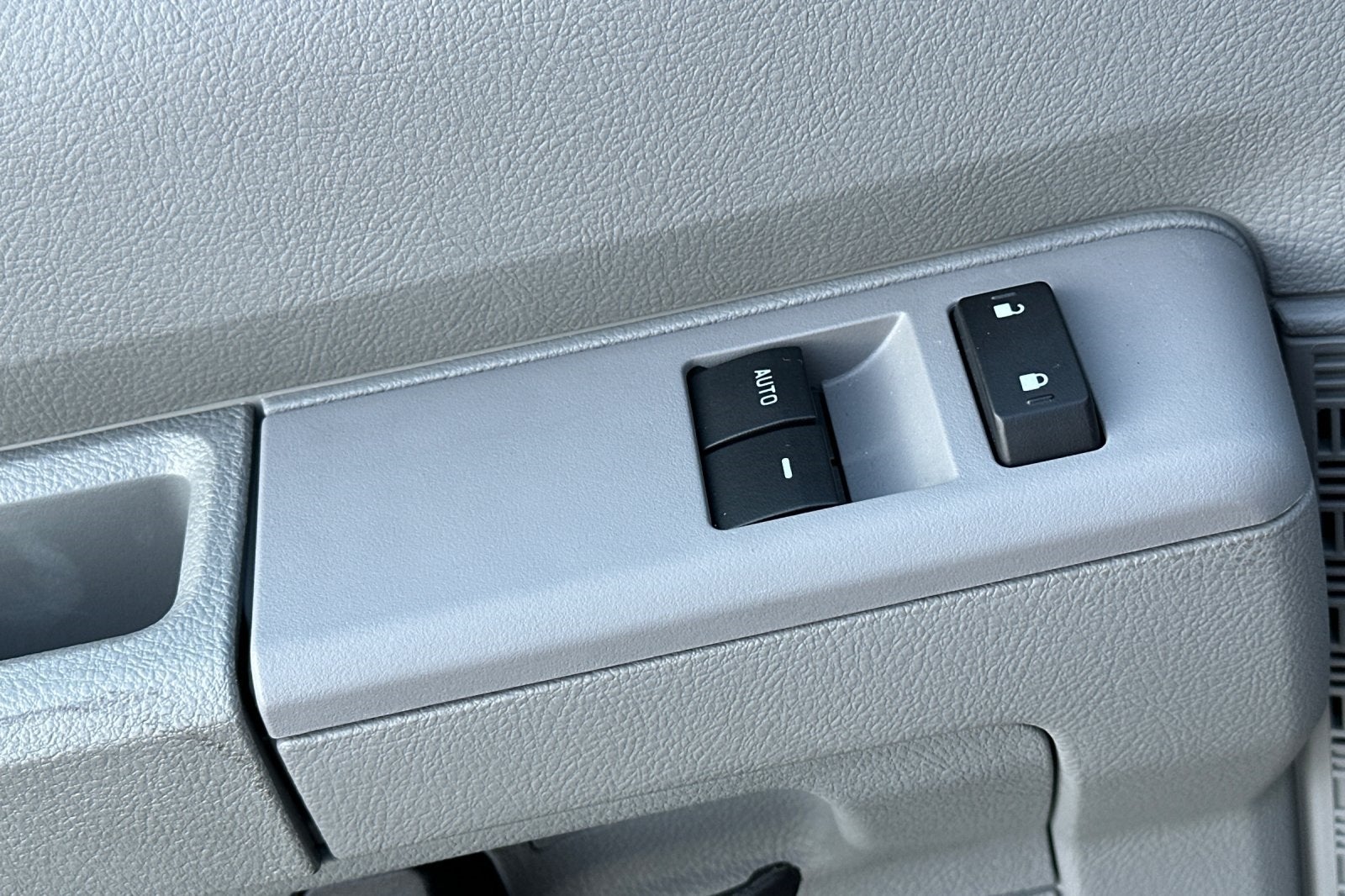 2025 Ford E-350SD Base Cutaway