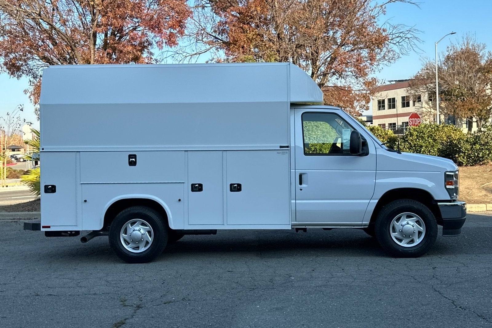 2025 Ford E-350SD Base Cutaway