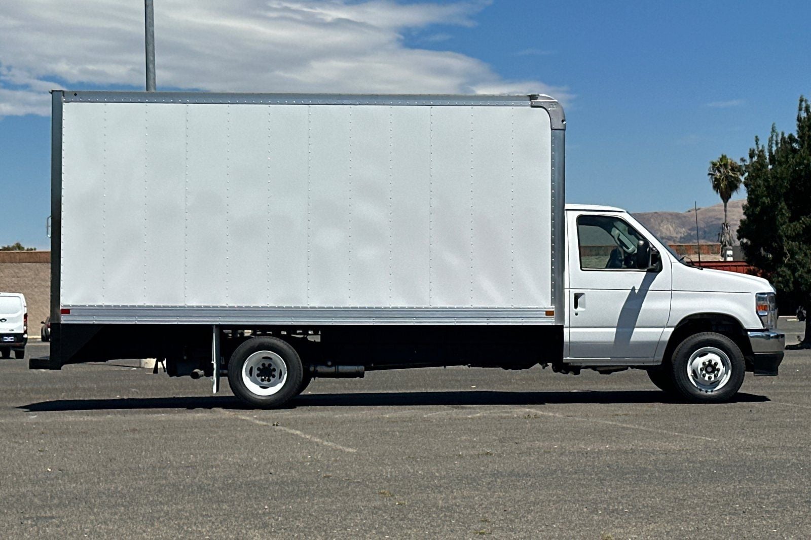 2027 Ford E-450SD Base DRW