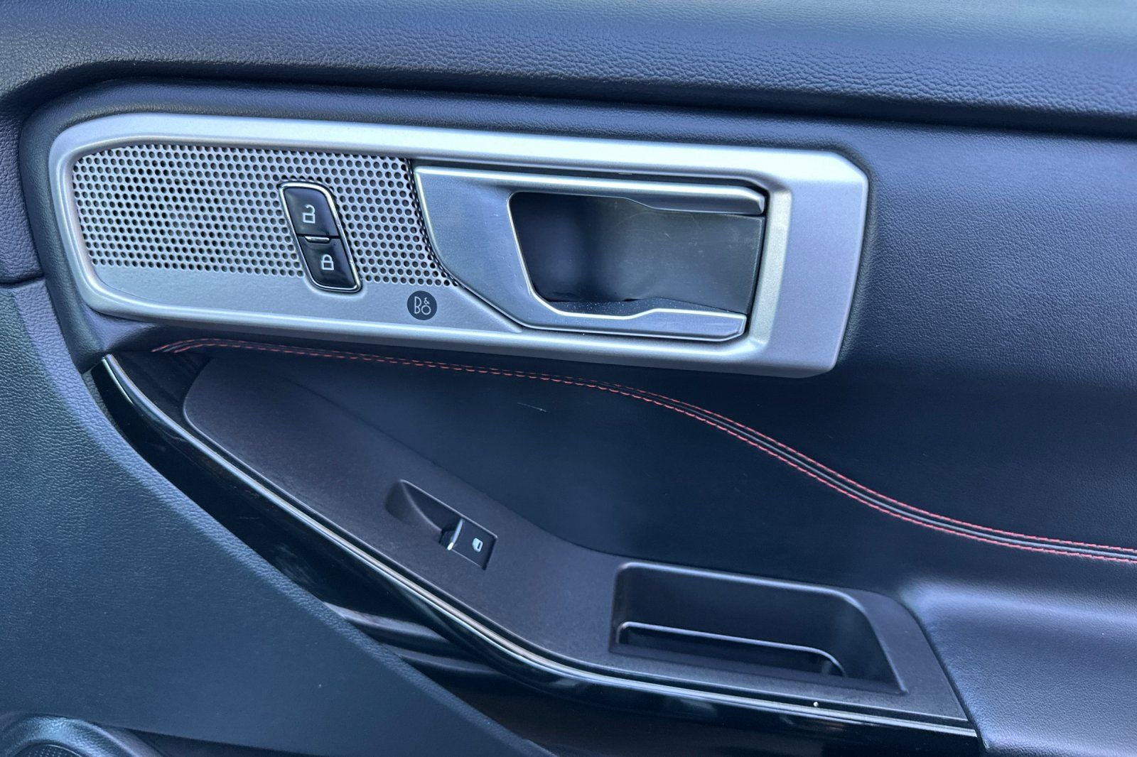 2024 Ford Explorer ST-Line