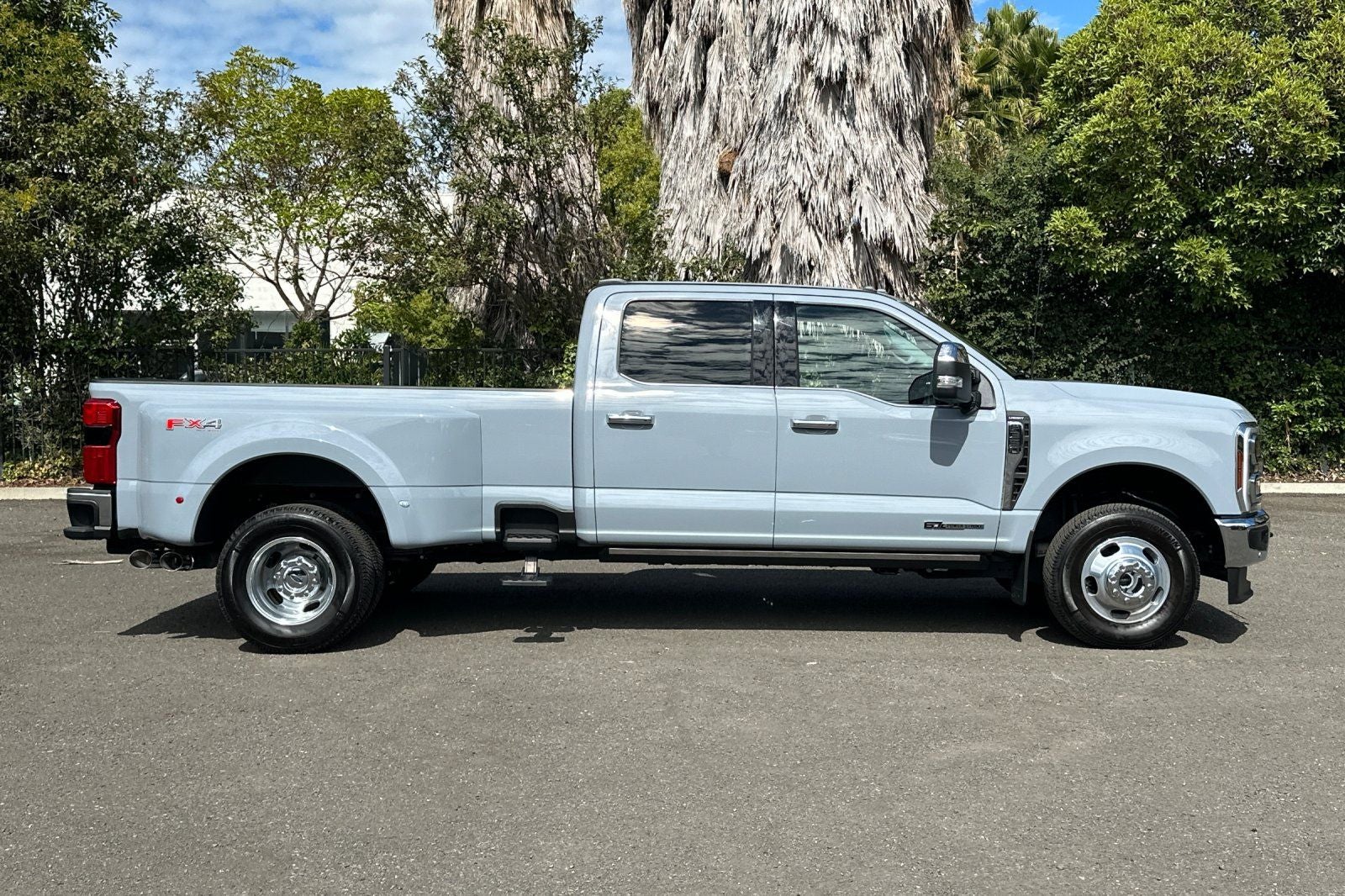 2025 Ford F-350SD Lariat DRW