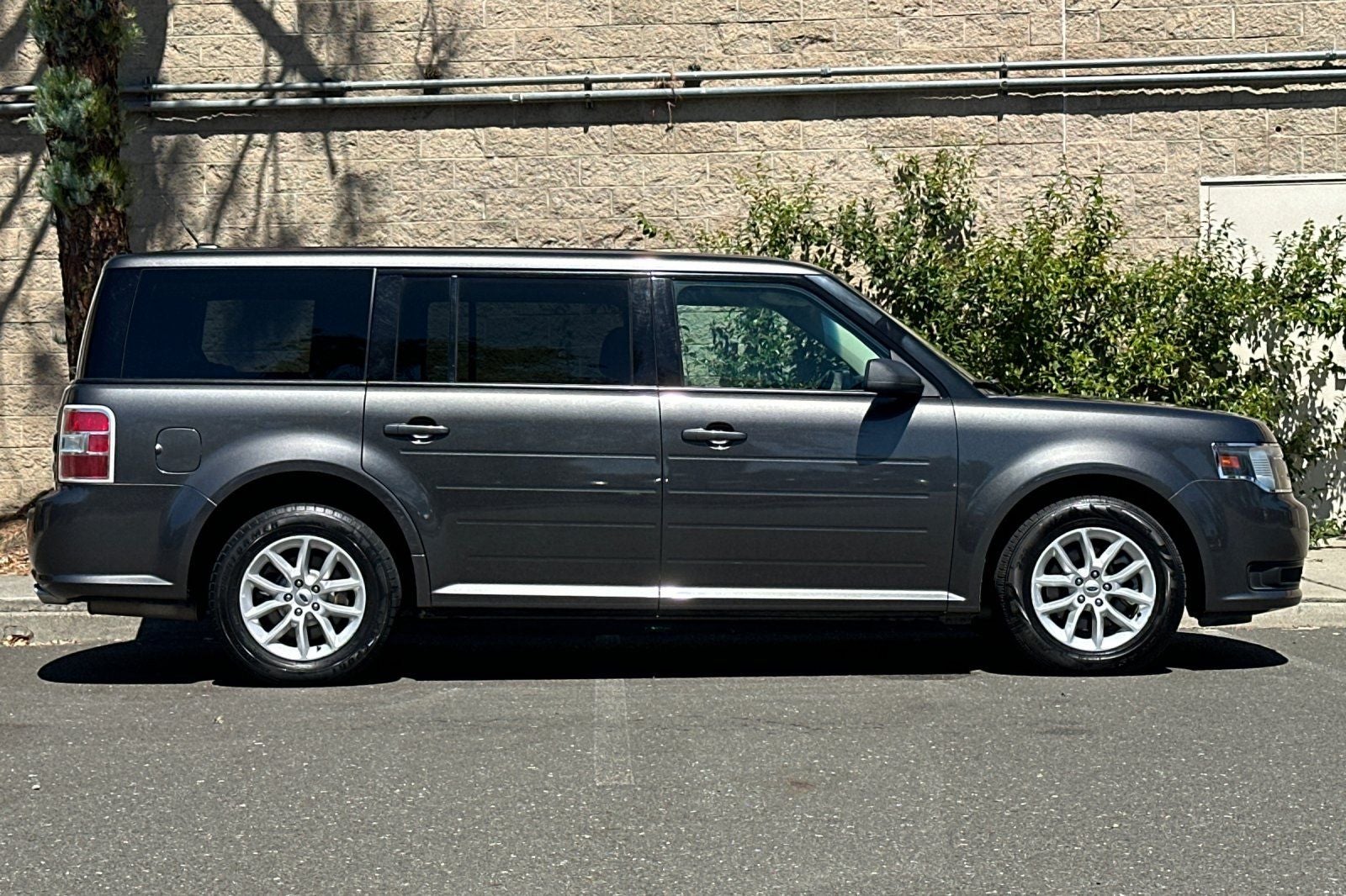 Used 2017 Ford Flex SE with VIN 2FMGK5B85HBA08299 for sale in Newark, CA