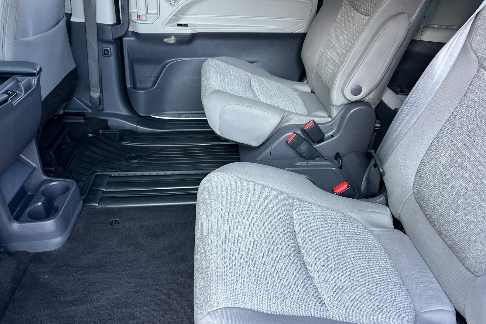 2021 Toyota Sienna LE 8 Passenger