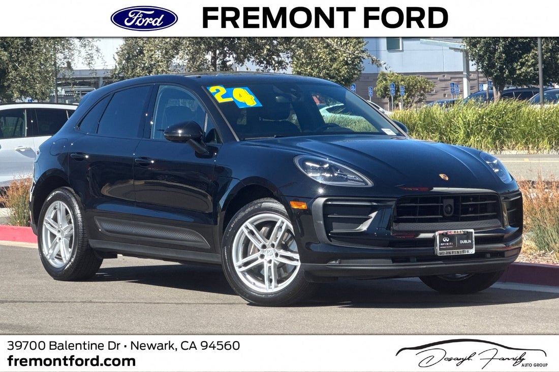 2024 Porsche Macan Base — photo 1 of 60