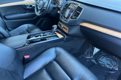 2022 Volvo XC90 T5 Momentum