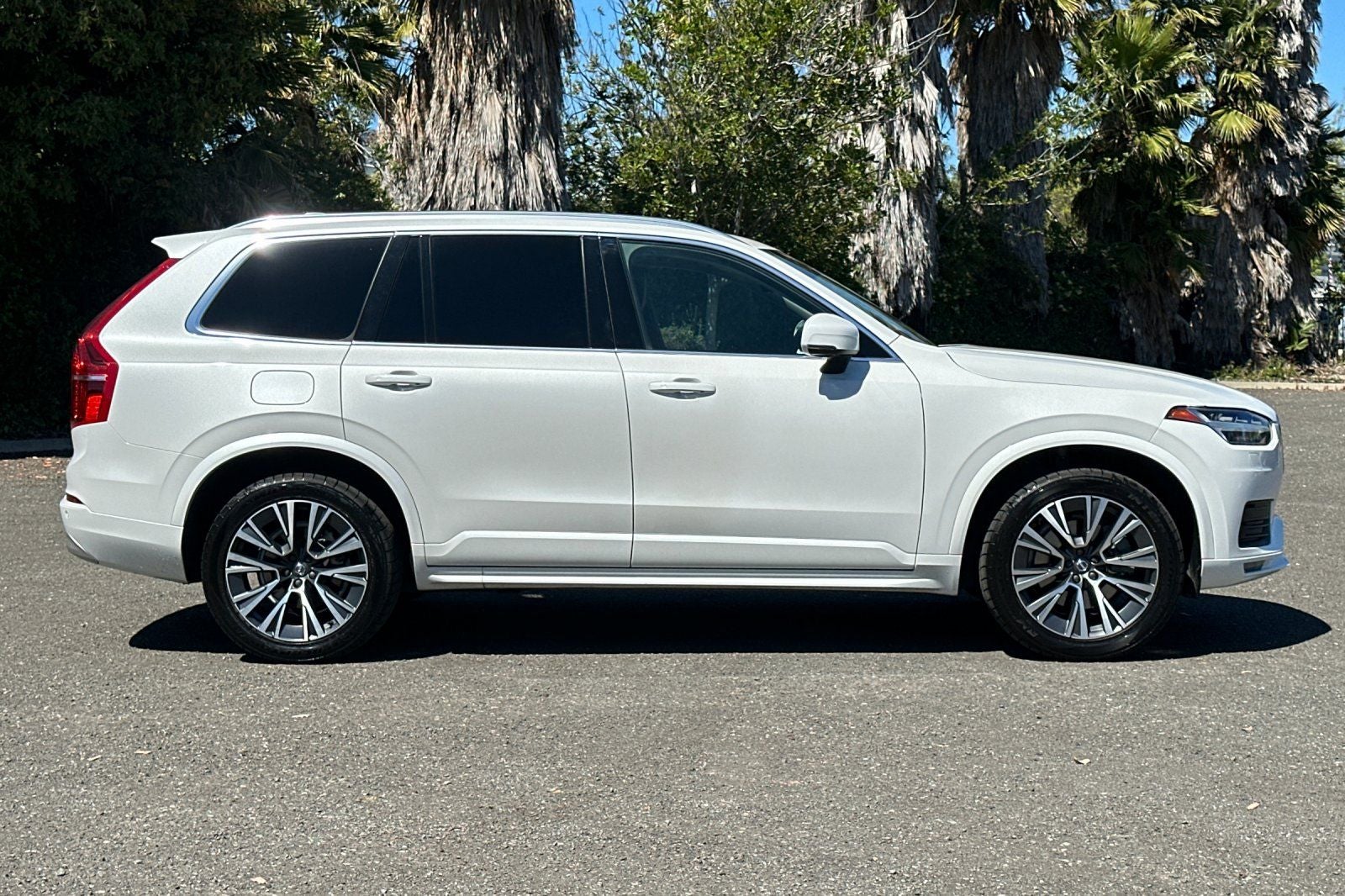 2022 Volvo XC90 T5 Momentum