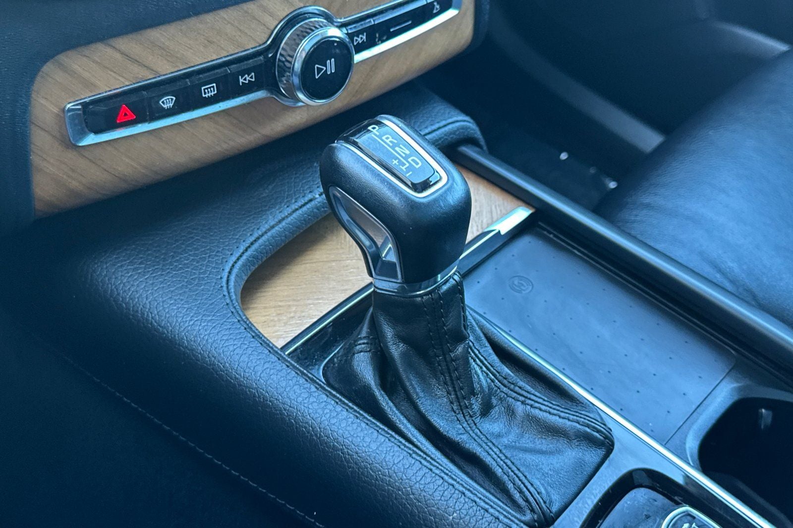 2022 Volvo XC90 T5 Momentum