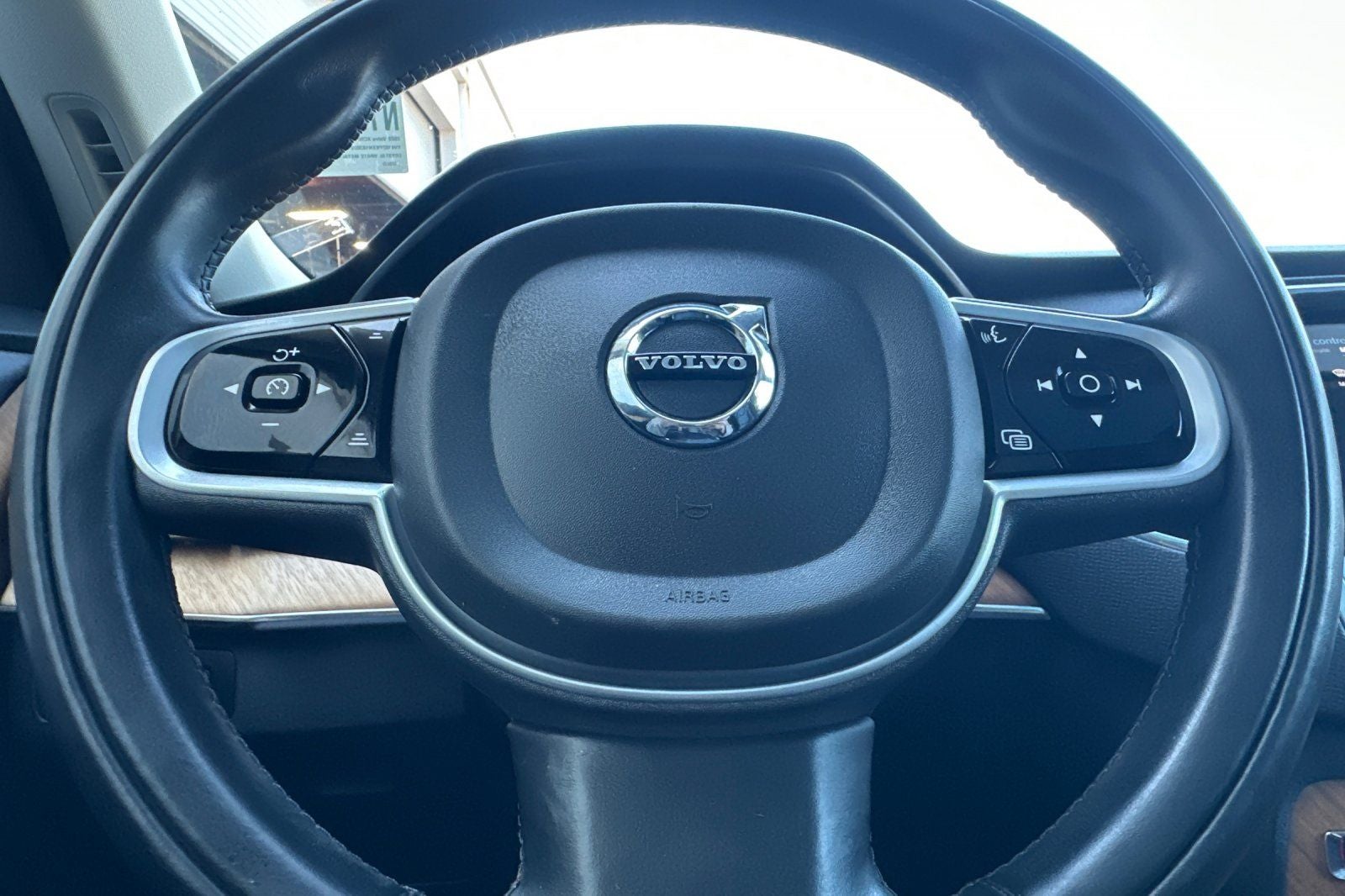 2022 Volvo XC90 T5 Momentum