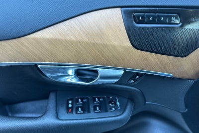 2022 Volvo XC90 T5 Momentum