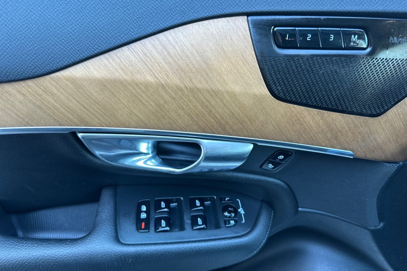 2022 Volvo XC90 T5 Momentum