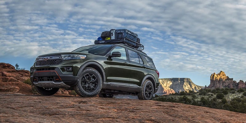2023 Ford Explorer luggage on roof img